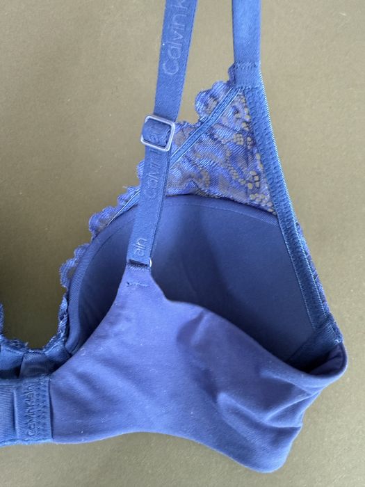 Изискан сутиен в синьо Calvin Klein /70С/