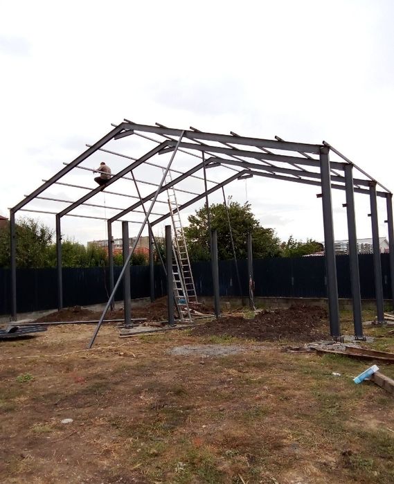 Vand hală metalică de dimensiuni 10x15x4 metri și 10x8x4 metri. Hala e