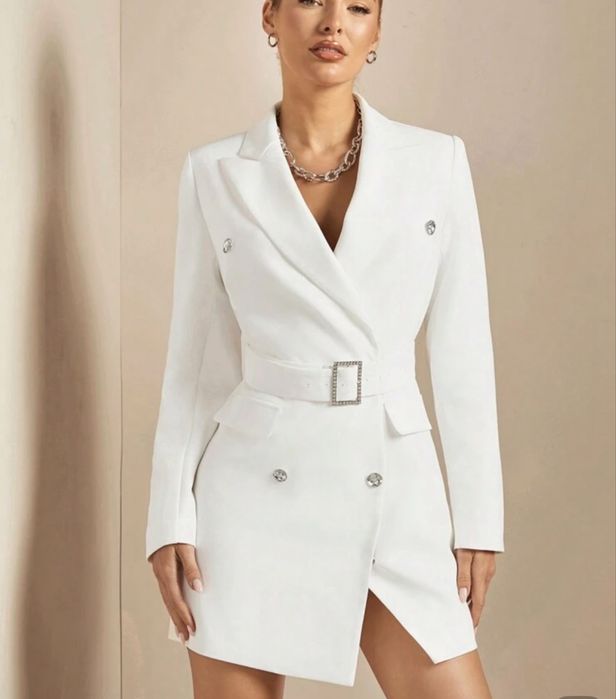 Рокля тип блейзър в бяло НОВА