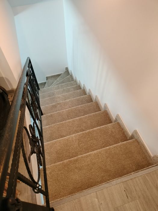 Montaj mochetă, plintă mochetă