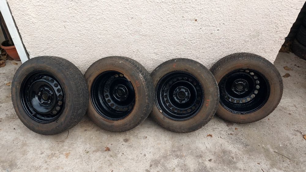 4 Jante tablă pe 15" 5 x 112 echipate cauciucuri iarnă