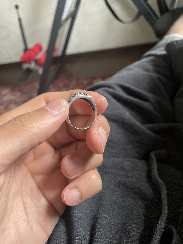 Продается кольцо серебро