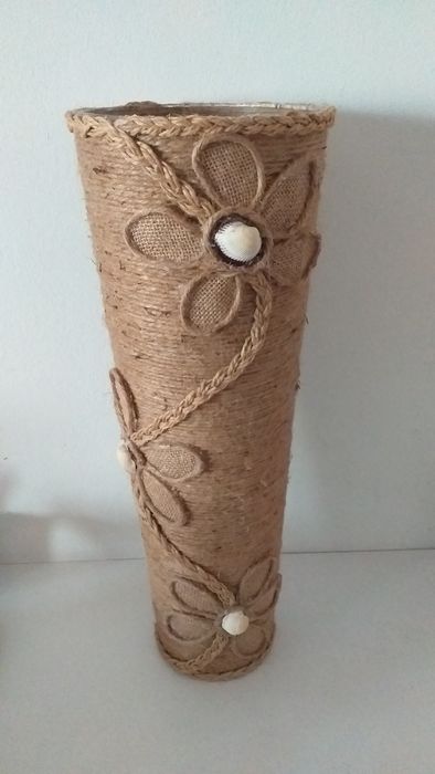 Vaza handmade din sfoara și scoici