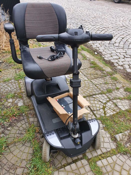 Акумулаторна инвалидна количка