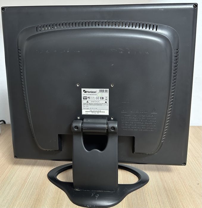 Vand 2 monitoare pc 23 si 19 inch