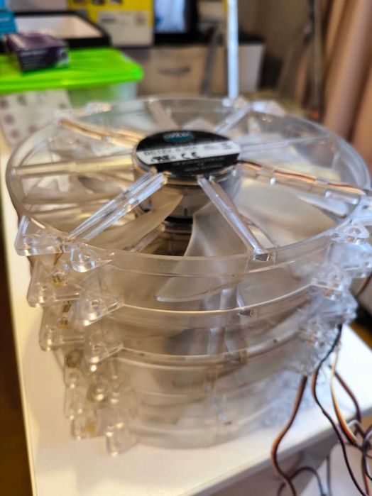 Продавам 5 използвани вентилатора Cooler master