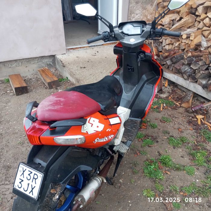 Vând scooter Aprilia in stare perfecta de funcționare