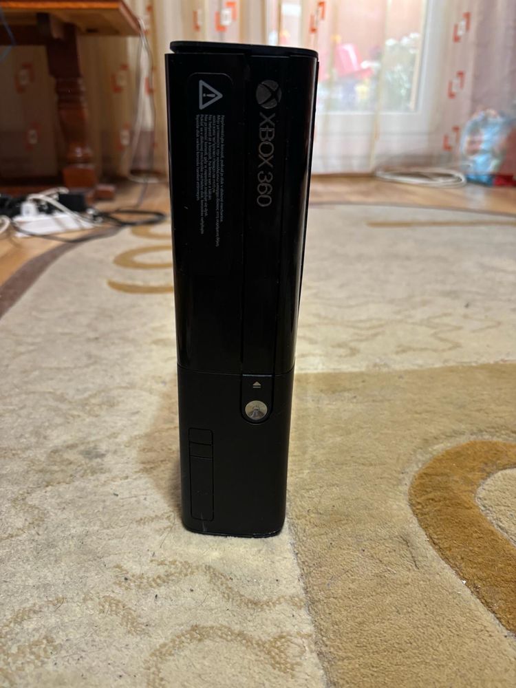 Xbox 360 cu 2 manete