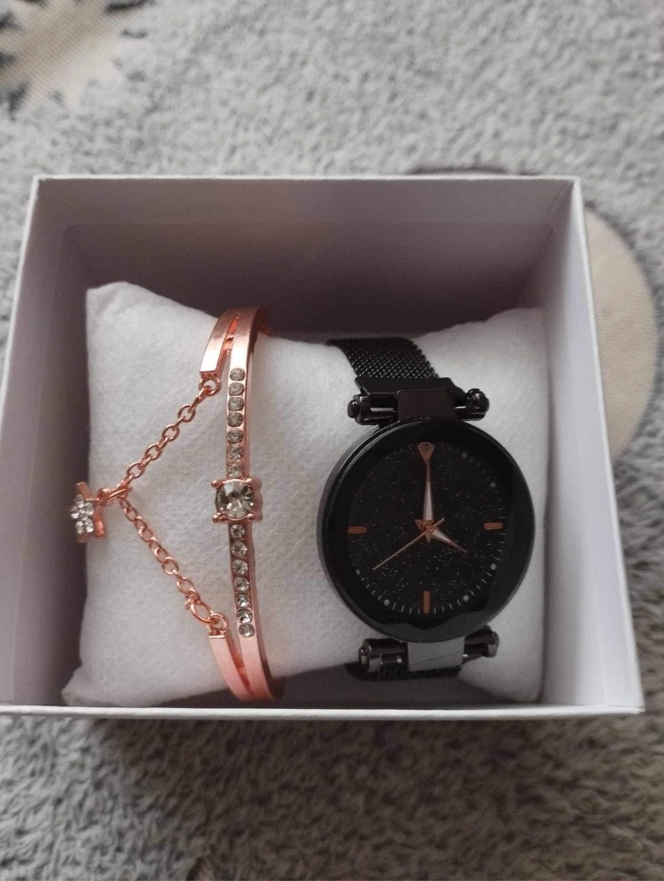 Луксозен дамски часовник и гривна