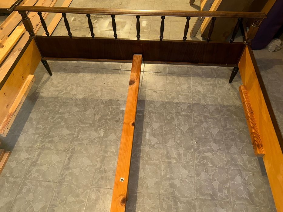 Дървена спалня / легло – като ново, неупотребявано.