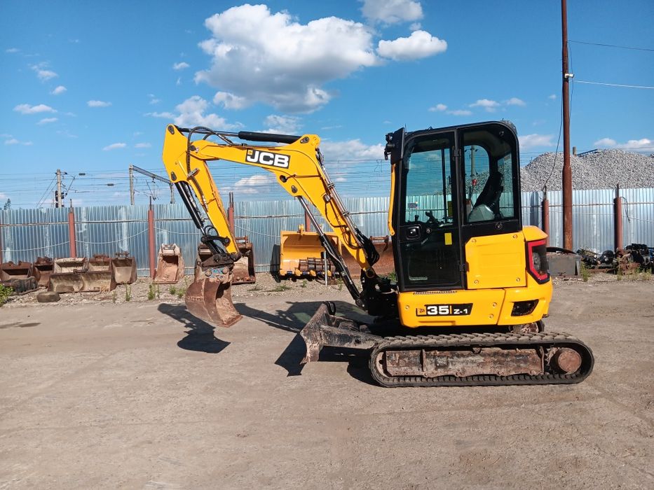 Vând miniexcavator jcb 35z1