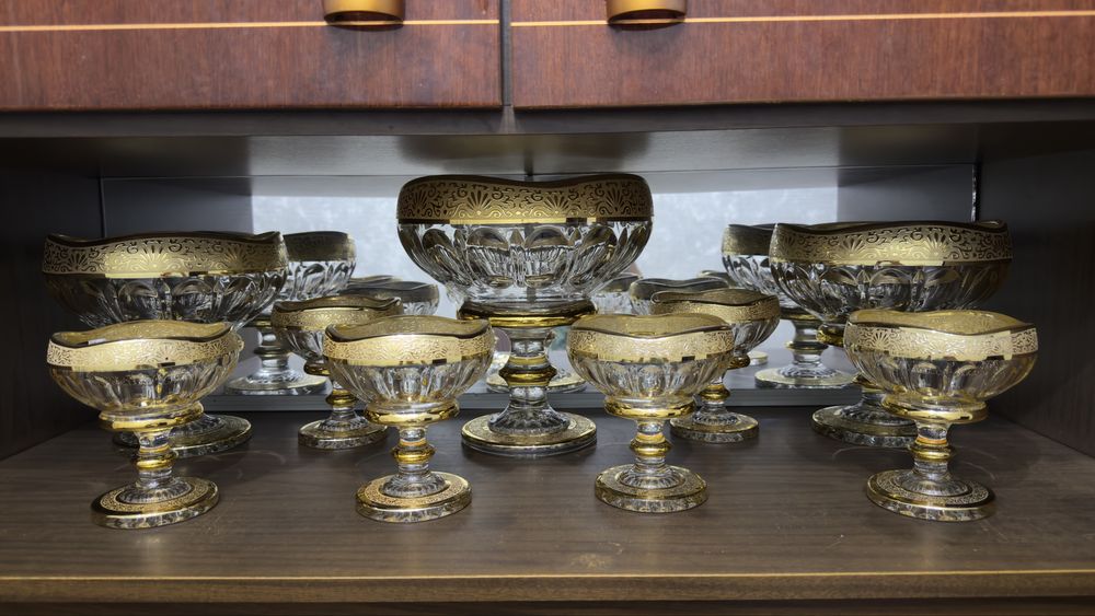 Продаем комплект посуды