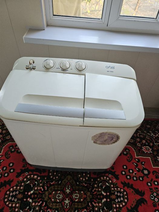 Продается рабочая стиральная машинка полуавтомат.