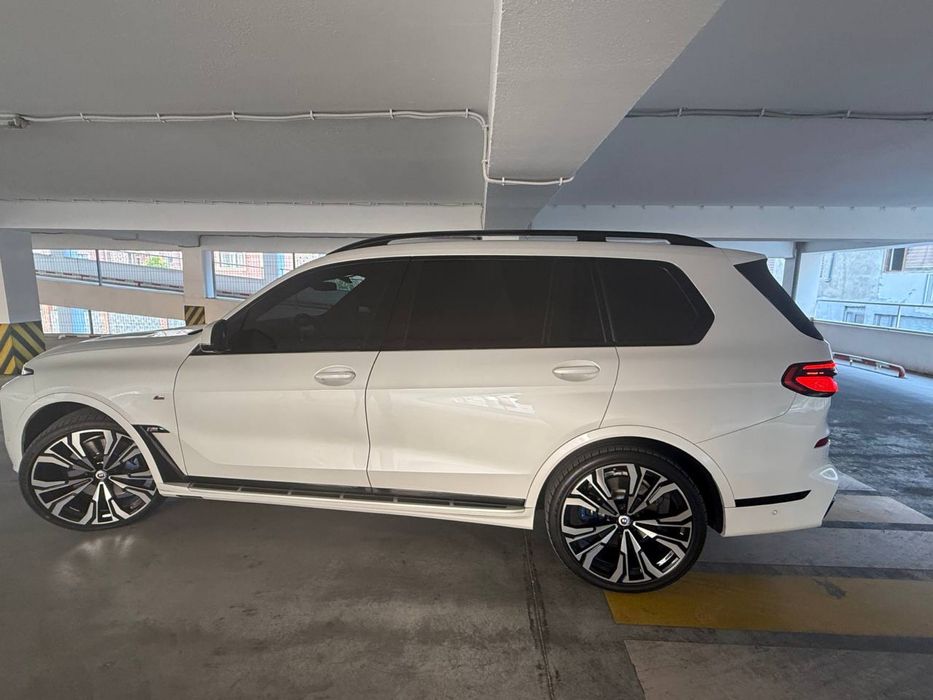 Bmw x7 40i srochna sotiladi
