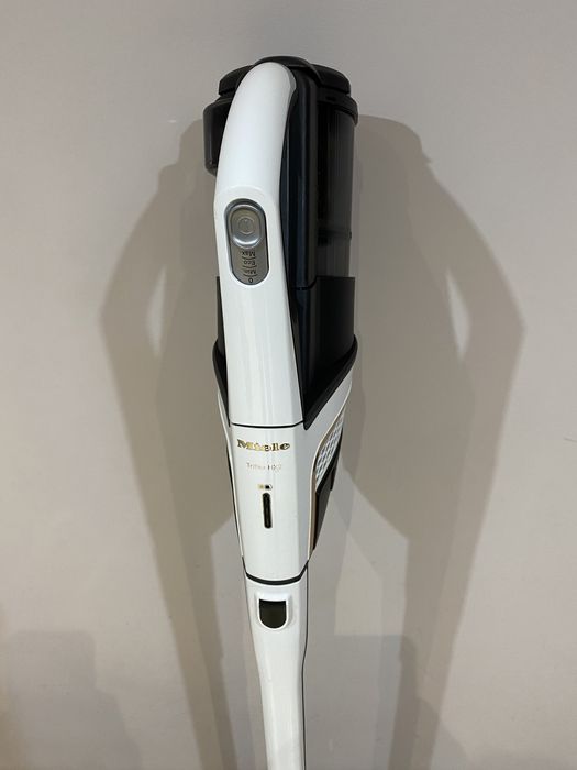 Aspirator vertical Miele Triflex HX2