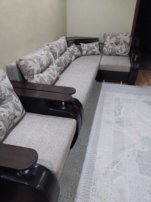 Продам угловой диван и кресло !