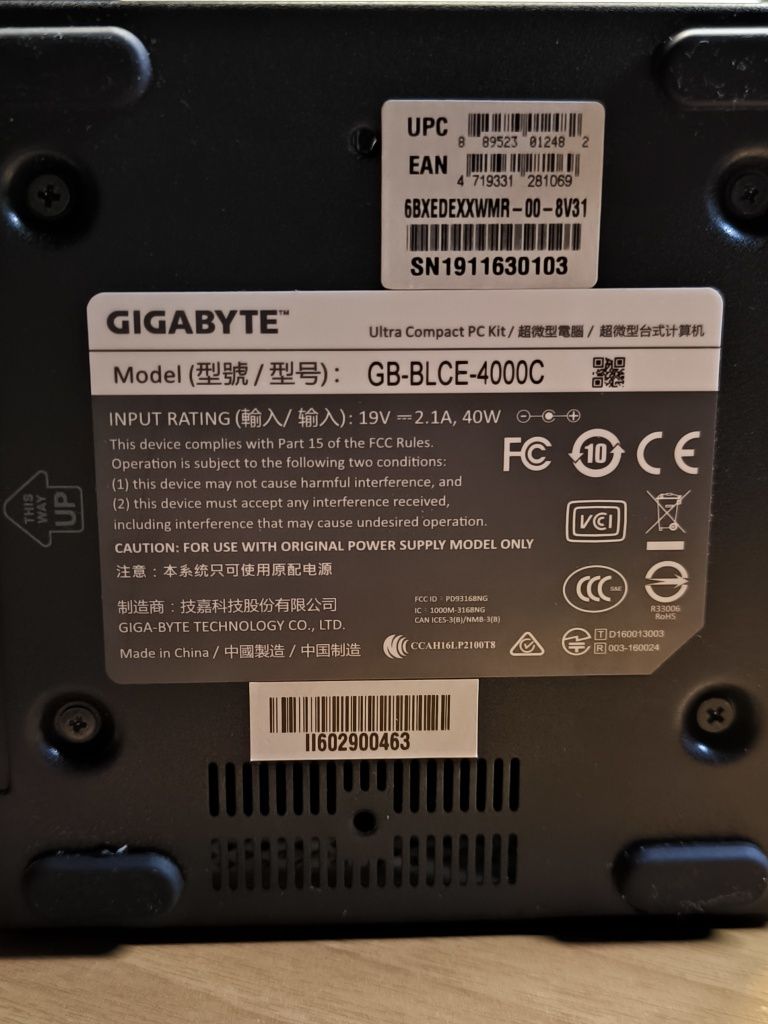 Gigabyte BRIX 4000C 8Gb-Ram 250-SSD