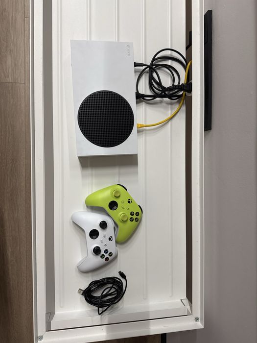 Продам XBox Series S