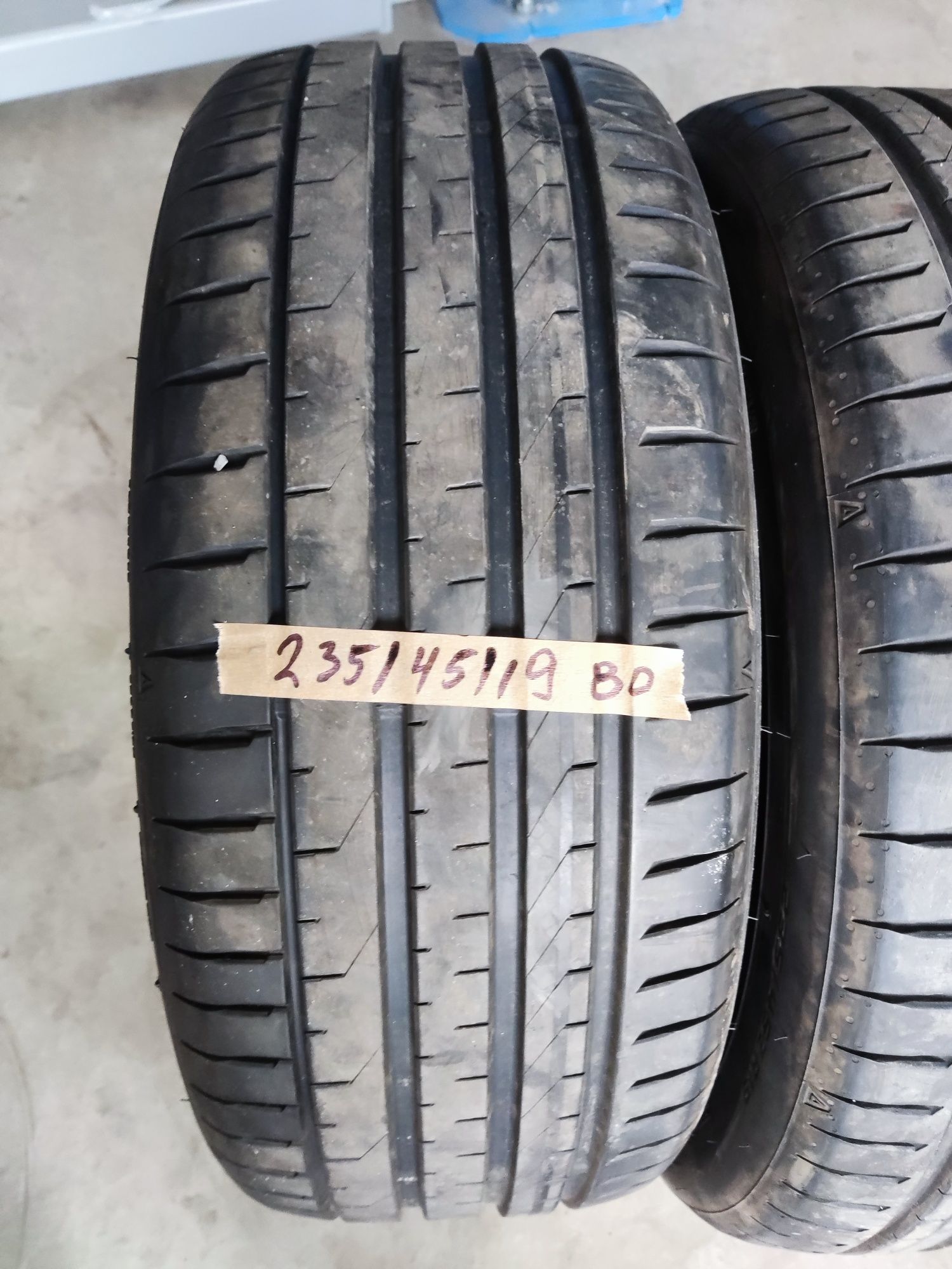 235/45/19 Falken