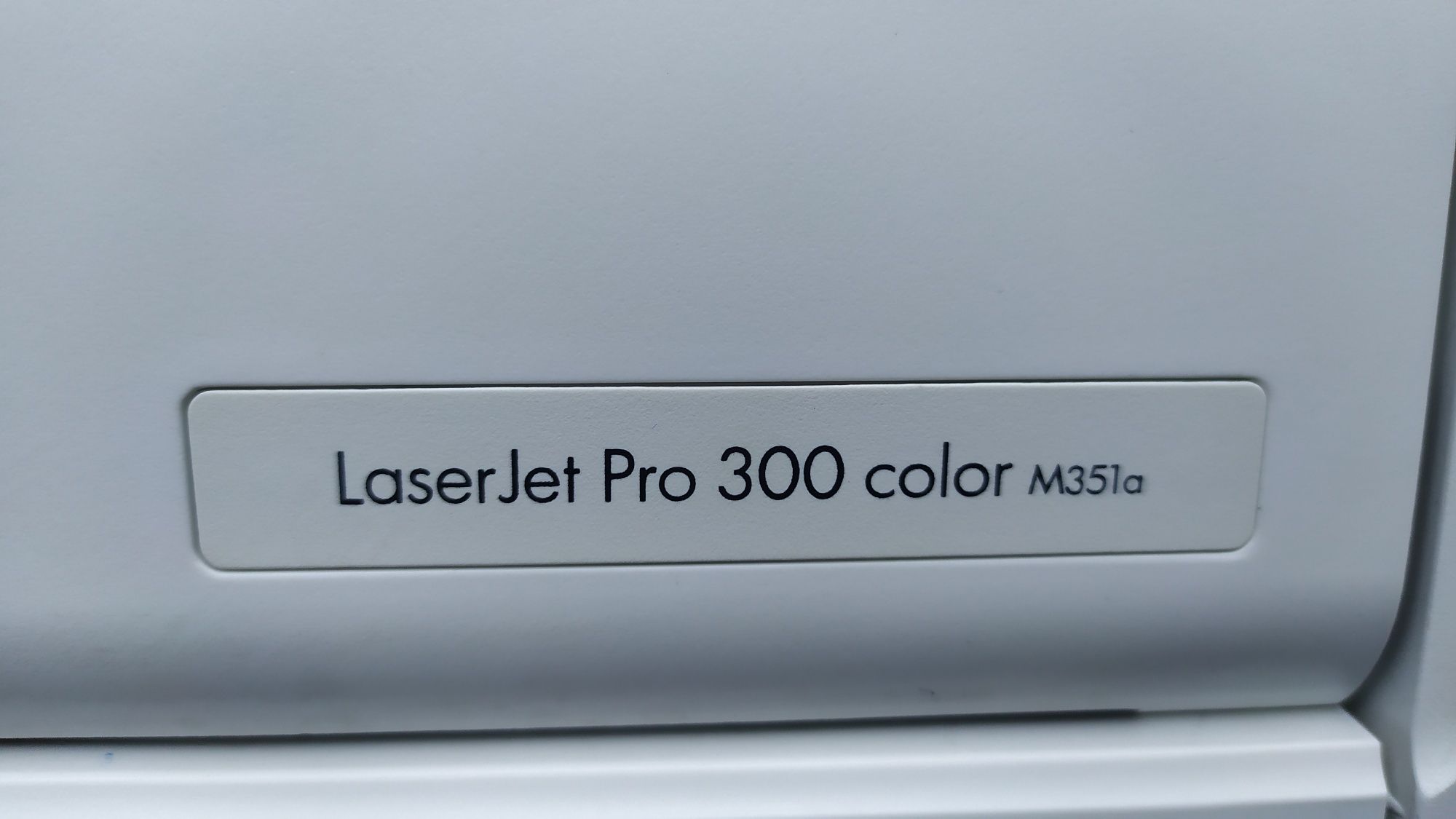 принтер HP LaserJet Pro 300 M351a