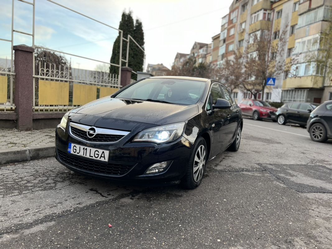 Opel Astra masina ruleaza si functioneaza foarte bine
