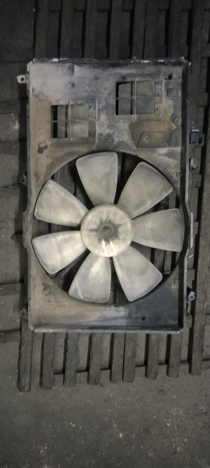 Вентилятор охлаждения на Toyota Camry 10