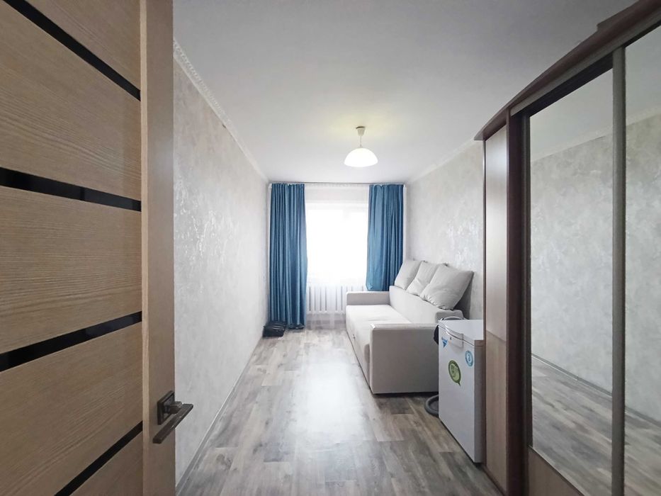 !  Продаю уютную 2-комнатную квартиру! 23 мкр.  1 этаж из 5