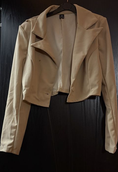Дамско сако в бежов цвят, неизползвано