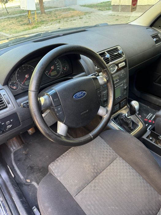 Ford Mondeo Albastru