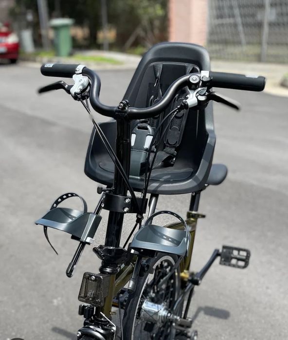 Vând scaun copil  pentru bicicleta marca Bobike