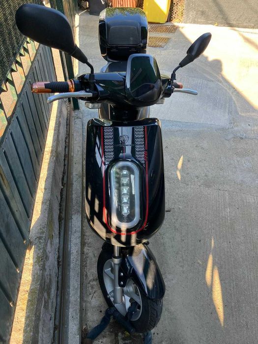 Vând scuter electric RKS R8
