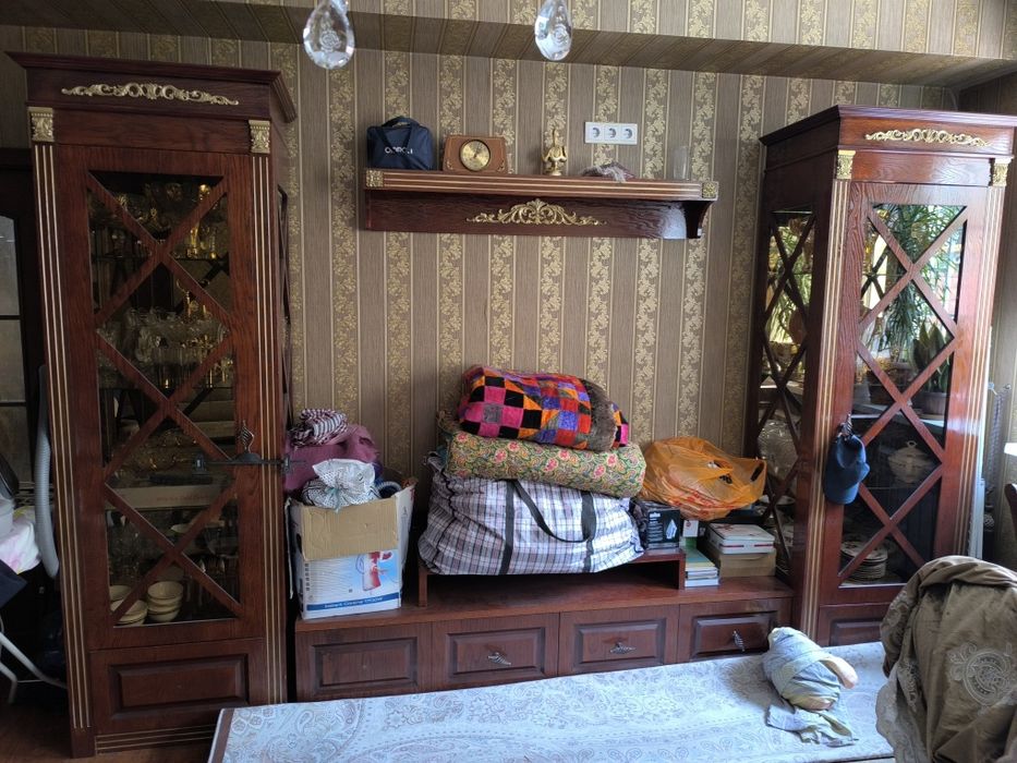 Продам шкаф ветрина !