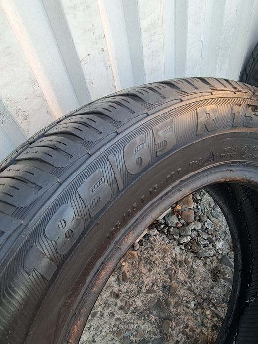 2 Anvelope de iarna*185/65R15*Semperit*LICHIDARE STOC*75 Lei Buc*