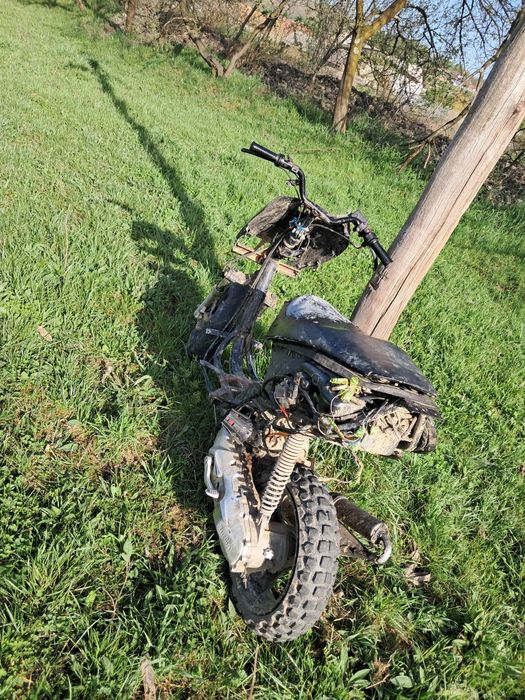 Vând scuter aprilia