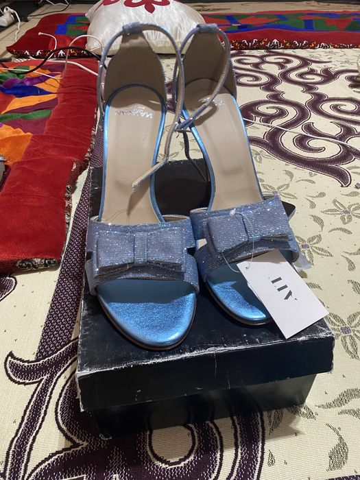 Аяк киымдер Сатылады