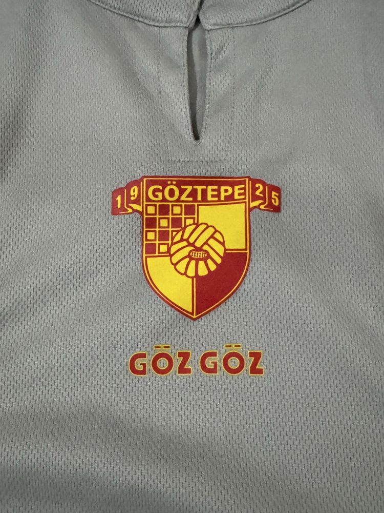 Футболен екип на Göztepe размер М