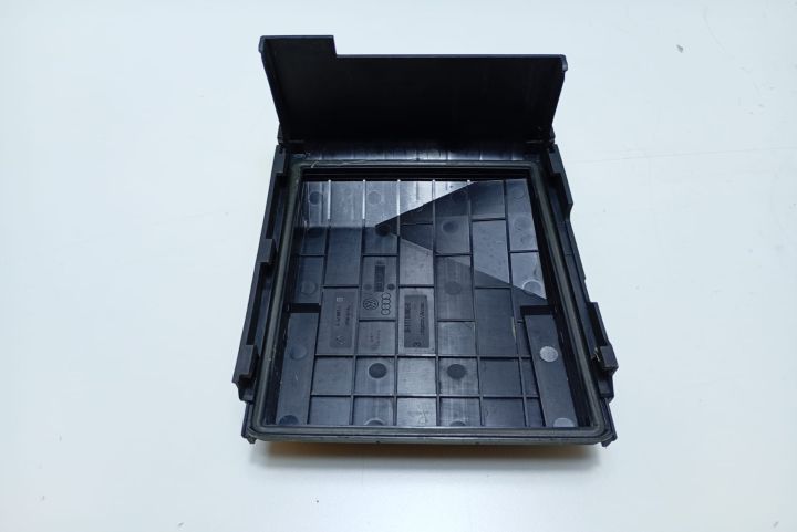 Capac  panou sigurante  1K0937132F Volkswagen VW Golf a 5-a generatie