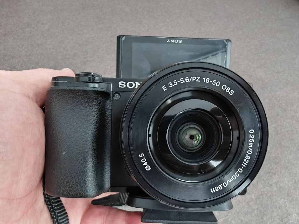 Sony a6100 Без зеркальный фотоаппарат в идеальном состоянии