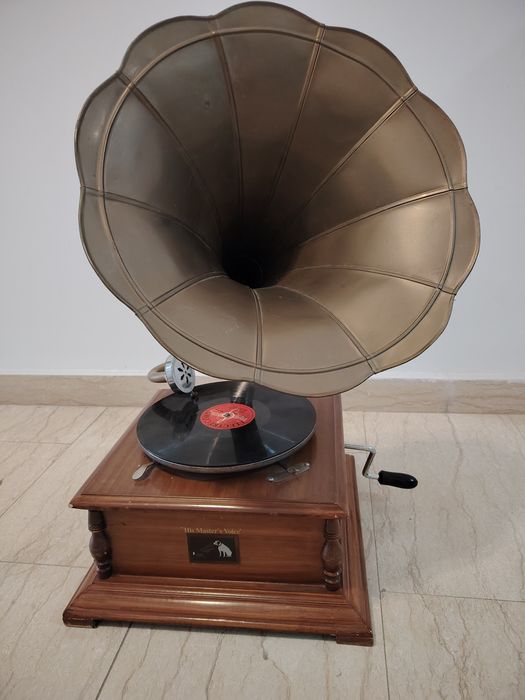 Gramofon colectie antic deosebit His Master ‘s Voice, functional,pâlni