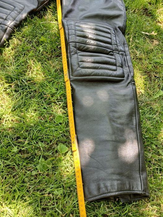 Pantaloni de piele