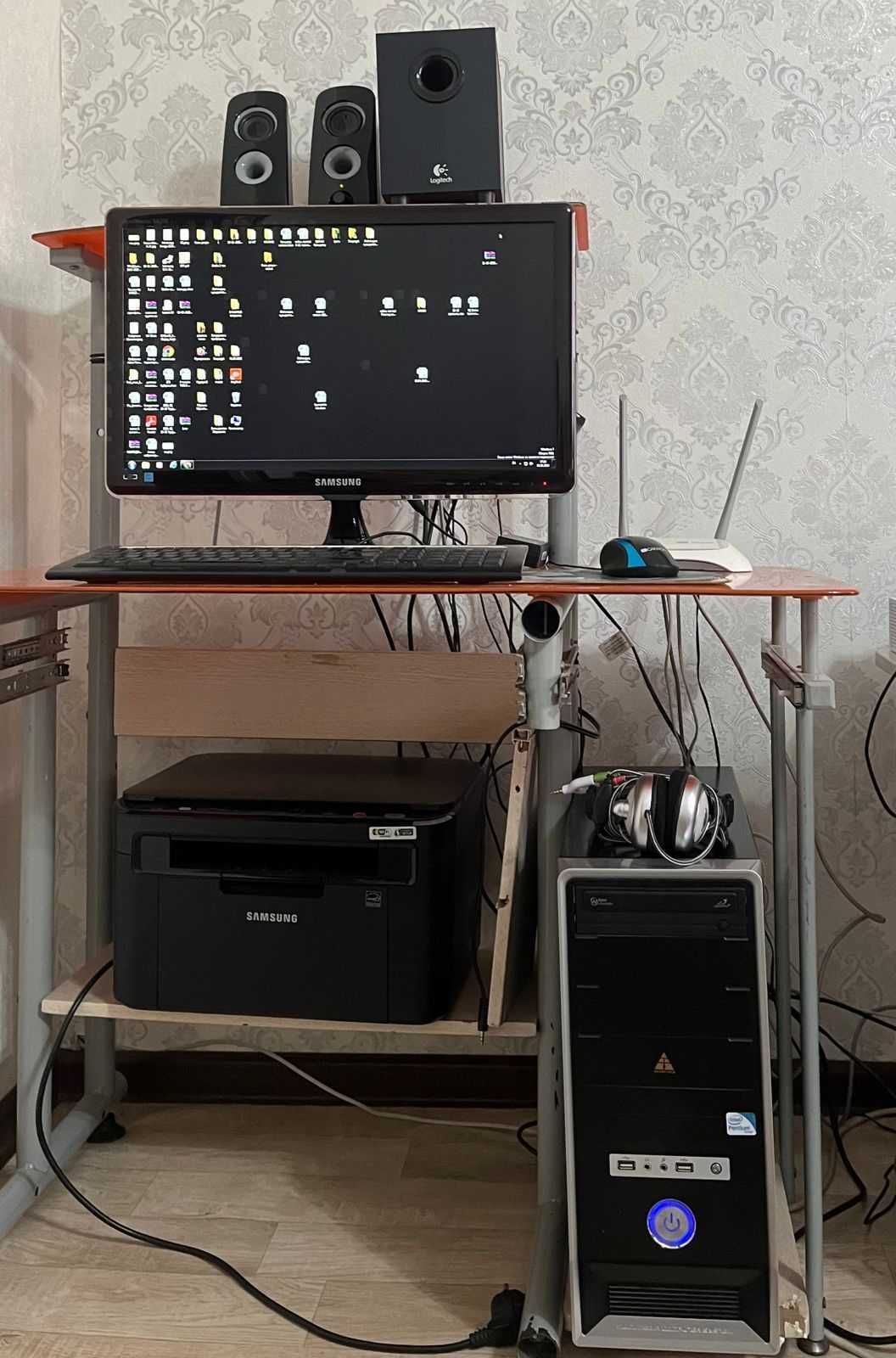 Продам персональный компьютер вместе со столом.