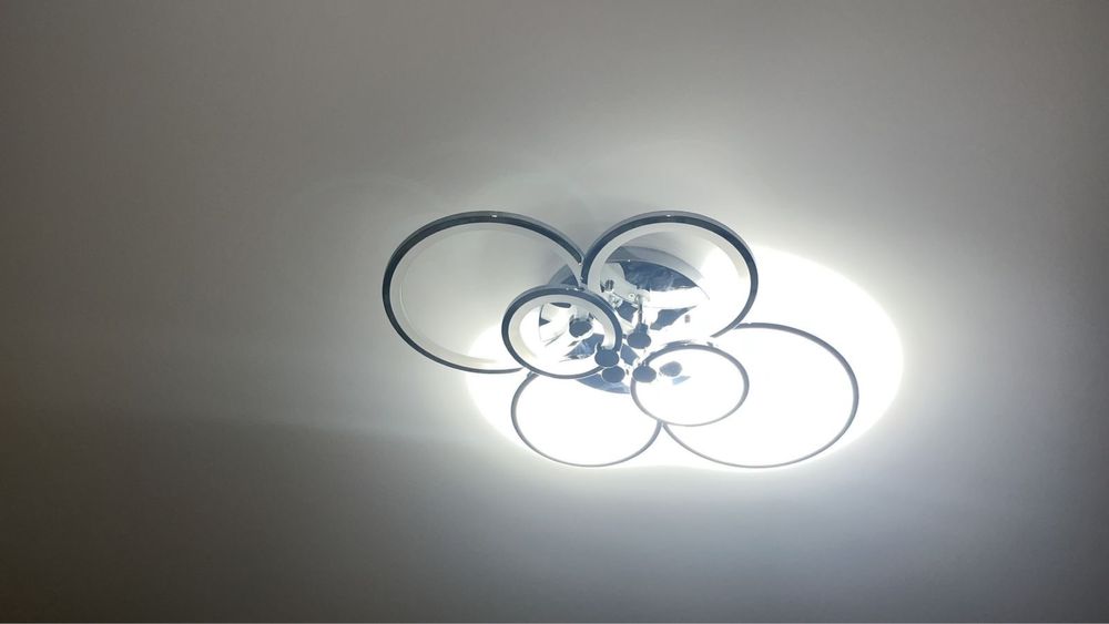 Продам люстру ..