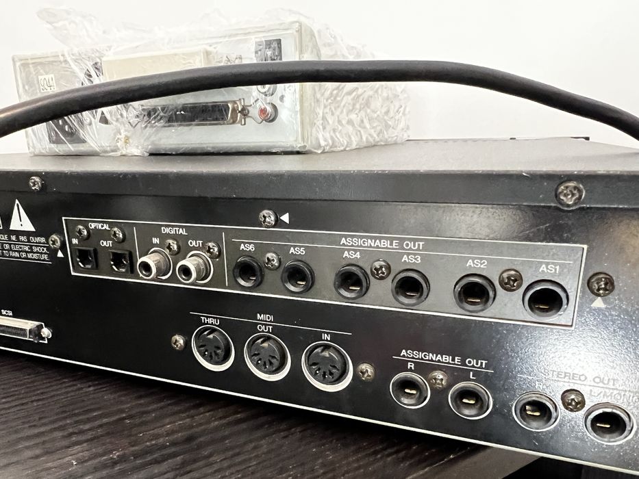 Sampler Yamaha A4000 + extras
