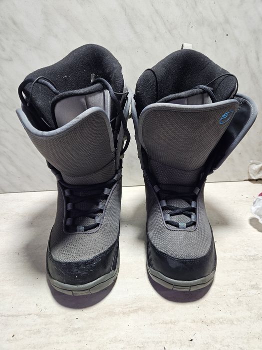 Boots 135 buti placa snowboard  Ride  mărimea 42  (  27 cm) .
