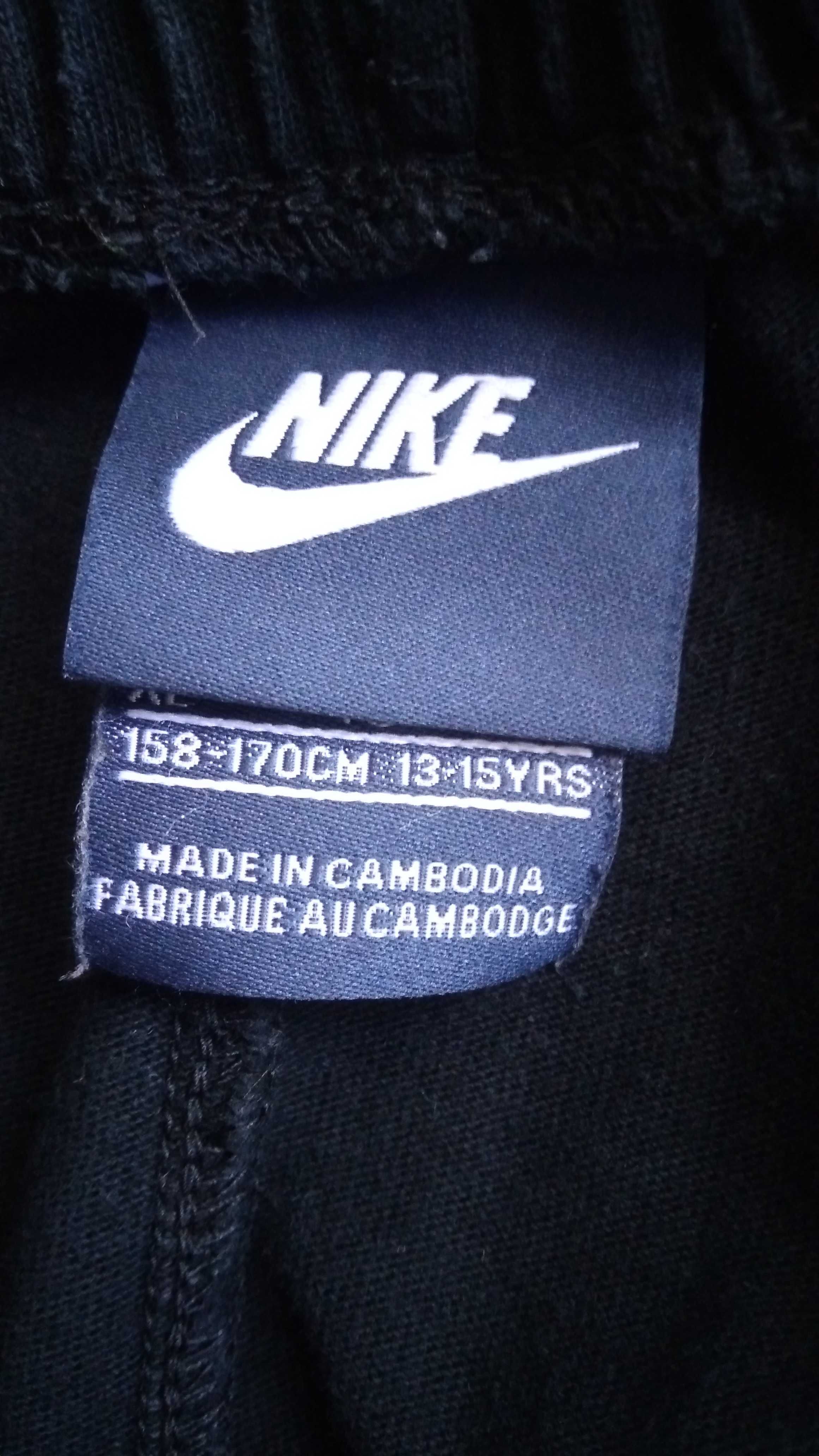 Nike - къси панталони 158-170 см