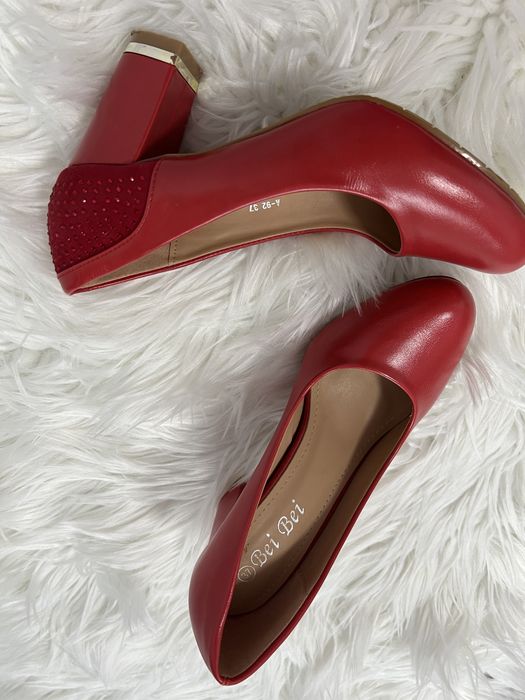 Pantofi purtați o singură dată