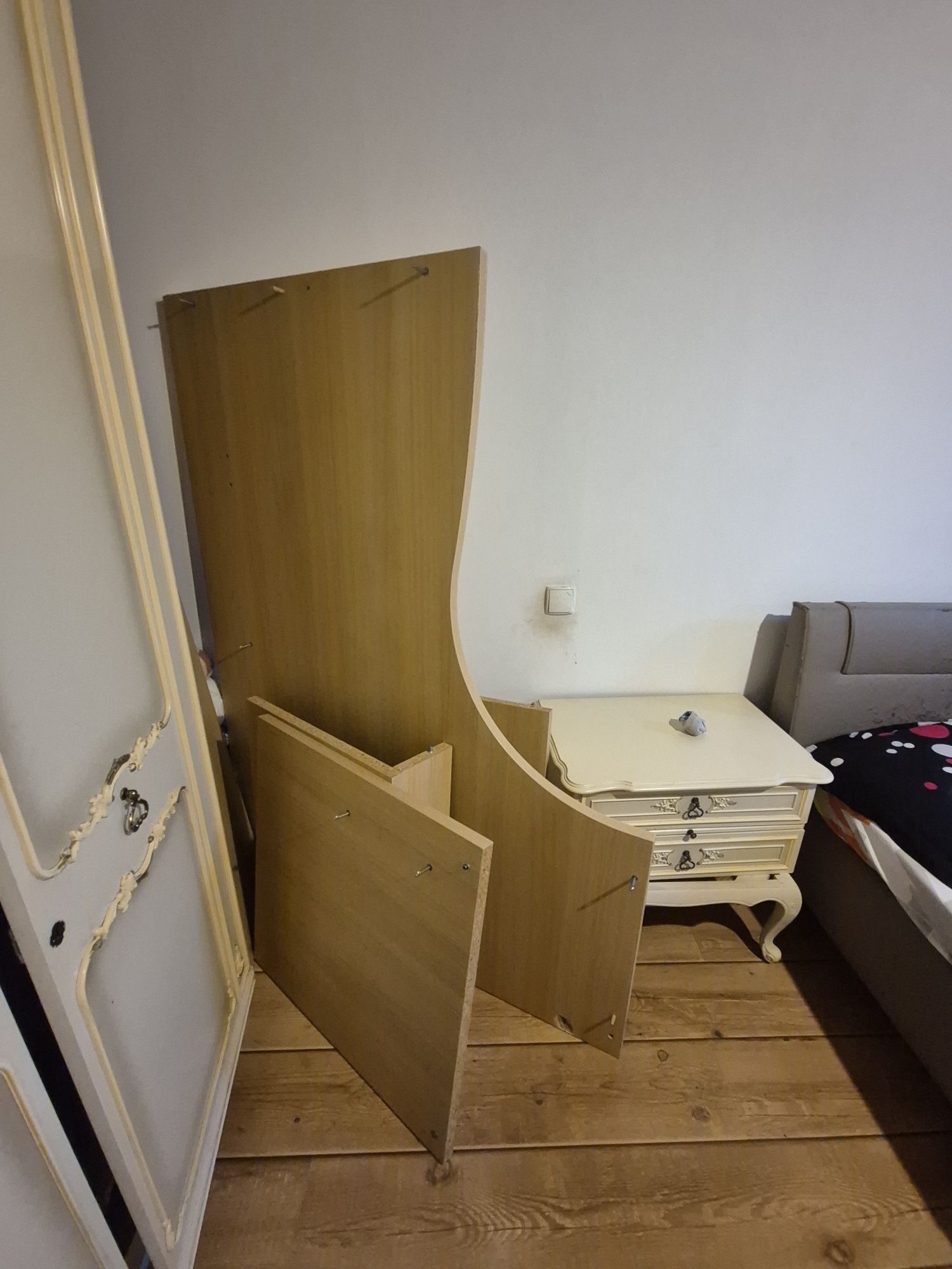 Vând birou special pt firme sau AITI