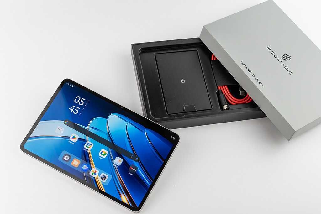REDMAGIC Astra 16GB/512GB, 9.06" 2.4K OLED 165Hz, Snapdragon 8 Elite