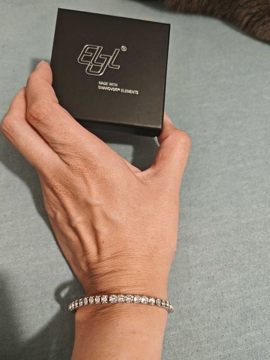 Гривна SWAROVSKI, нежна и ефектна