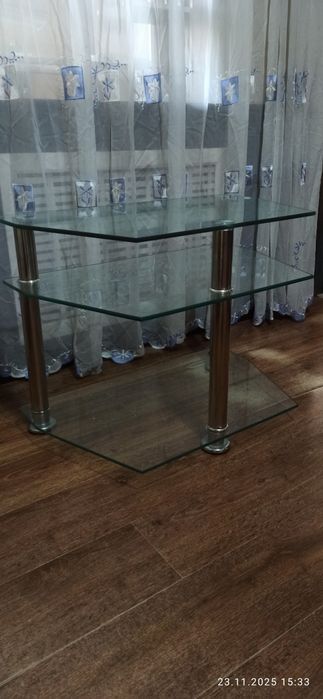 Продаётся столик стеклянный.